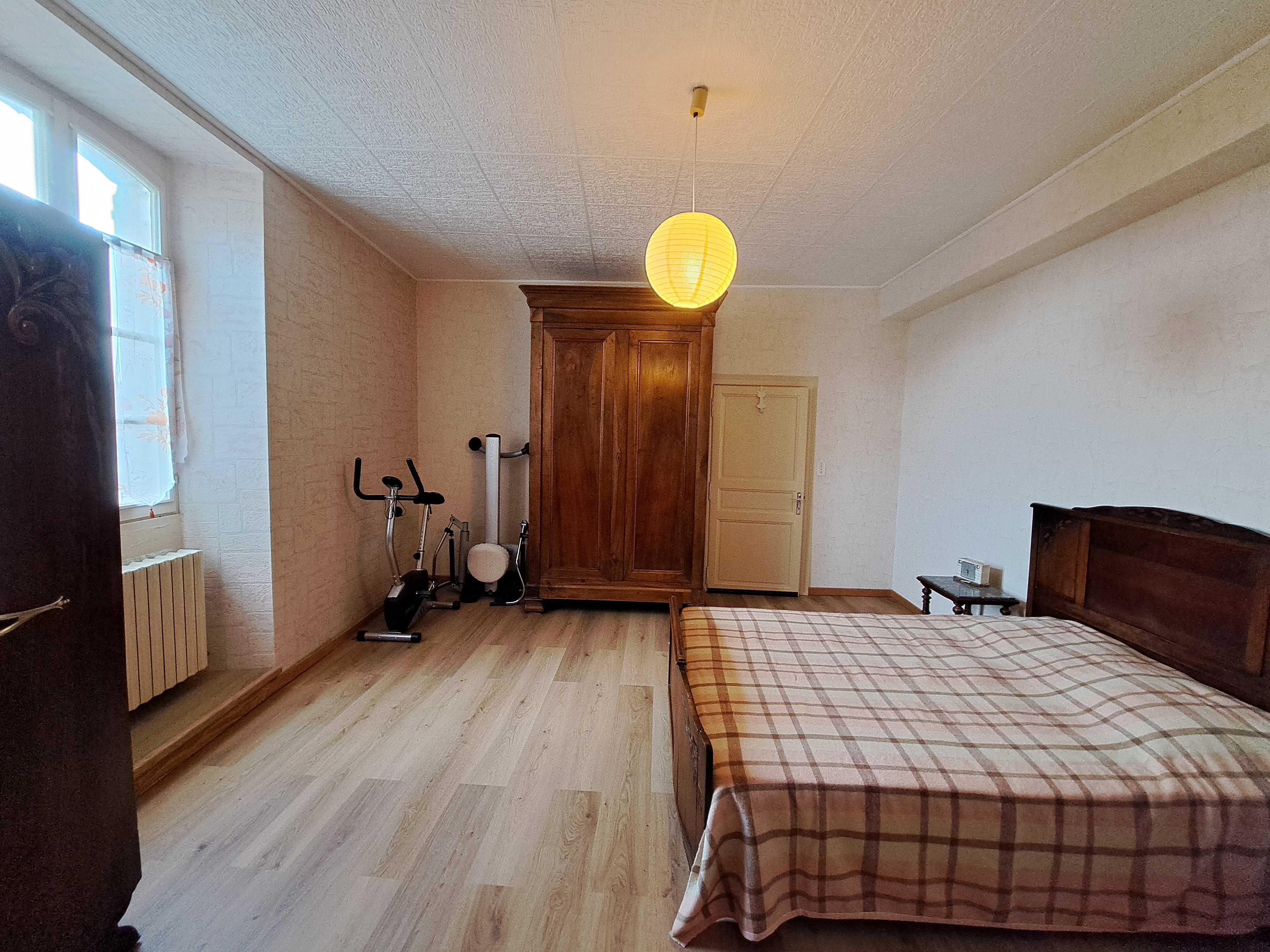 Photo 8 - Maison en pierre avec caves, grenier, courette et jardin clos – 172 m² – 5 pièces