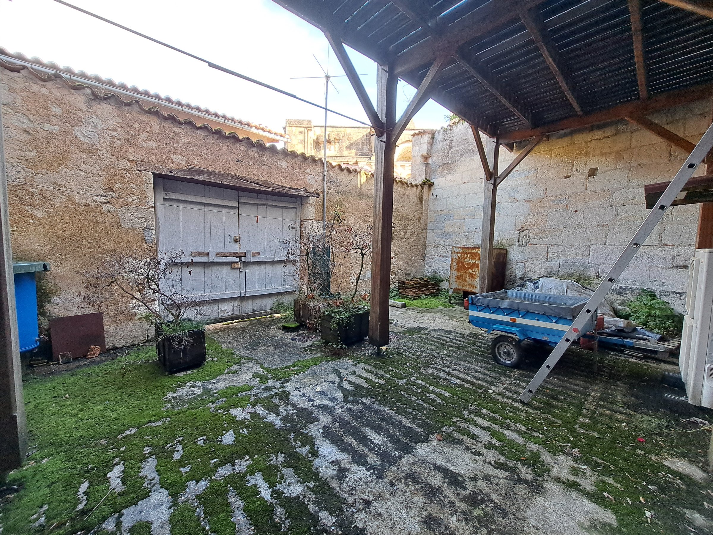Photo 17 - Maison en pierre avec caves, grenier, courette et jardin clos – 172 m² – 5 pièces