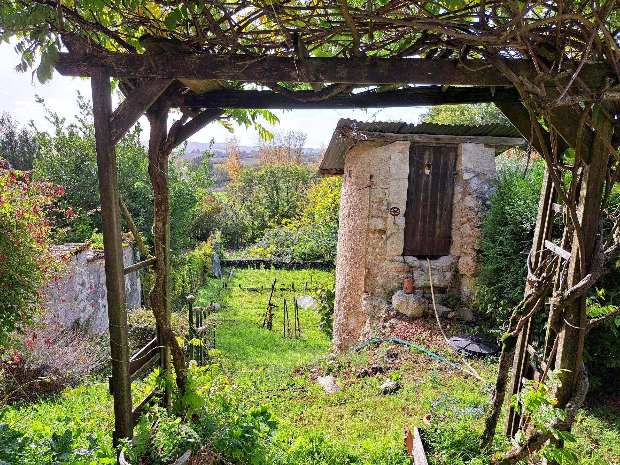 Photo 18 - Maison en pierre avec caves, grenier, courette et jardin clos – 172 m² – 5 pièces