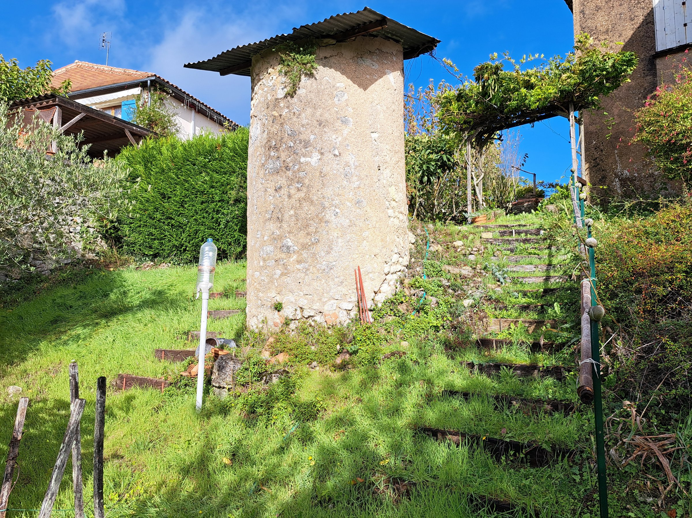 Photo 19 - Maison en pierre avec caves, grenier, courette et jardin clos – 172 m² – 5 pièces