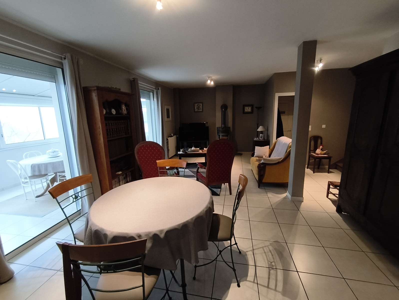Coup de cœur assuré pour cette maison familiale avec vue imprenable sur Tulle, prête à vous accu... - Photo 2